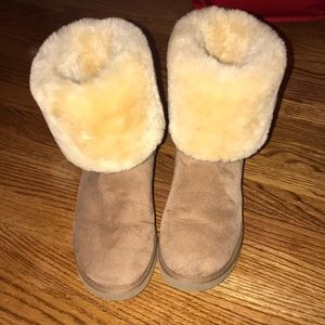 Only worn 2x, like new chestnut tall Ugg boots